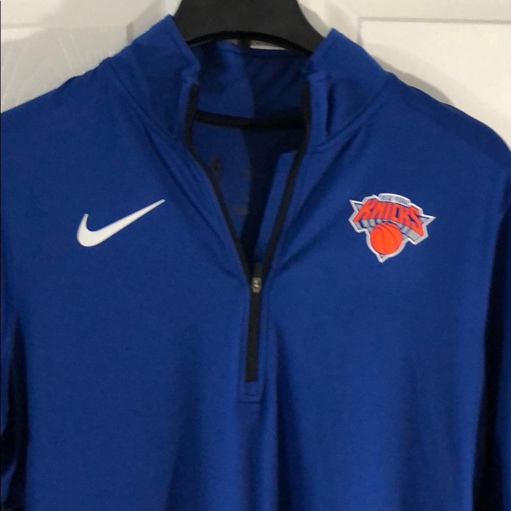 Nike Dri-Fit Women’s New York Knicks Pullover Top - Picture 2 of 3